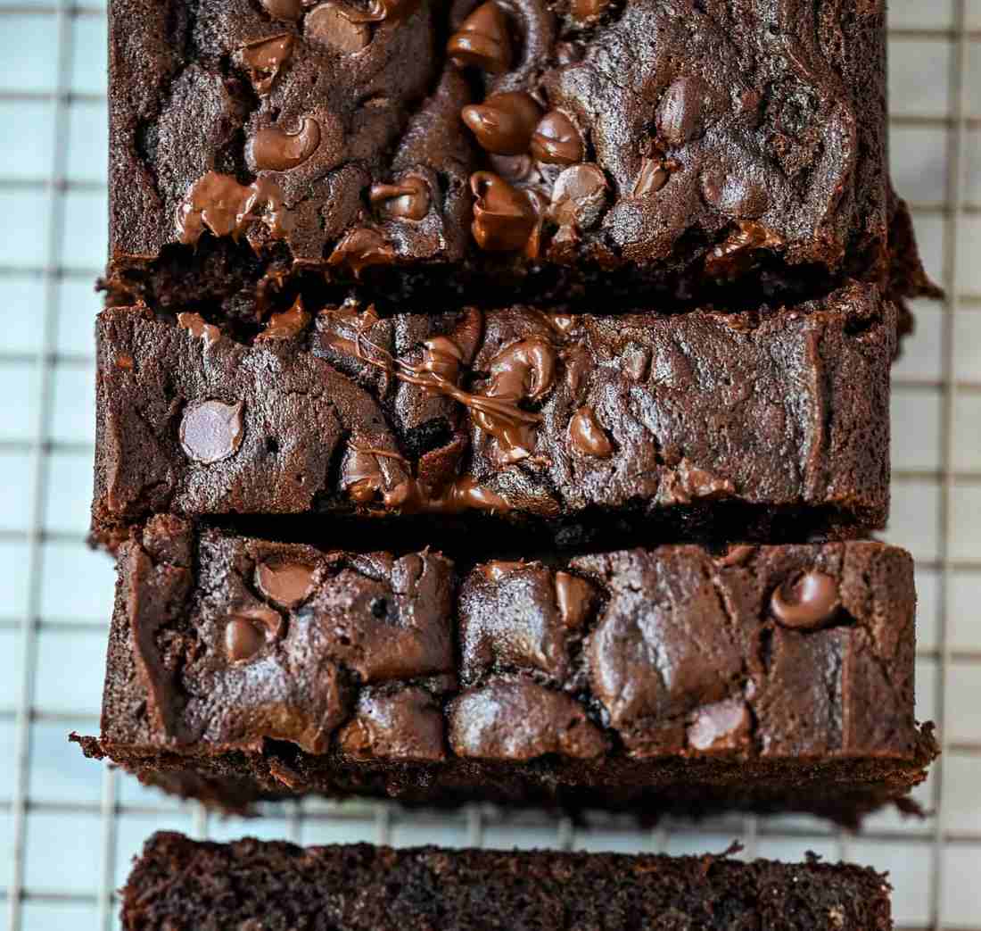 Golden‑crusted double‑chocolate banana bread with tender crumb and rich banana aroma