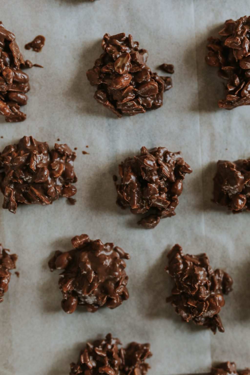Golden clusters of peanuts, oats, and chocolate forming haystack shapes