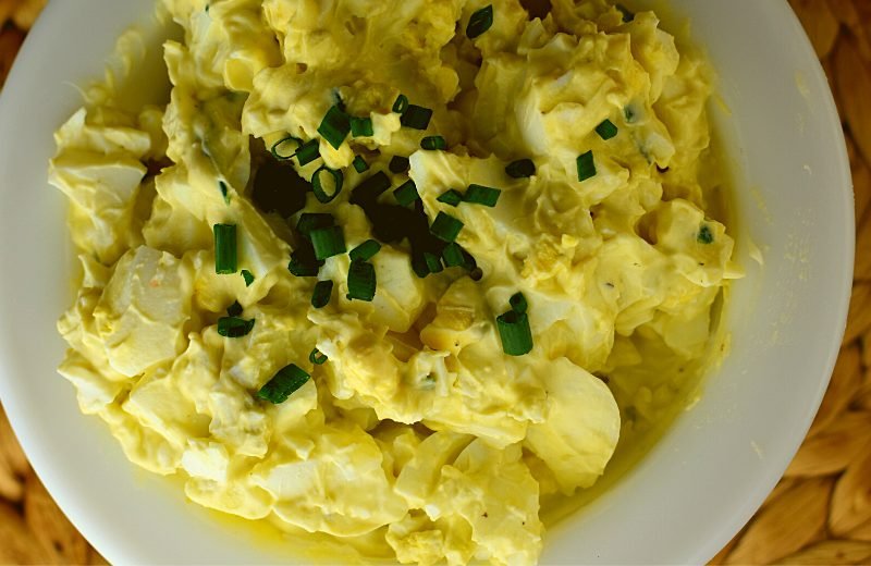 Zesty classic creamy egg salad with chopped hard‑boiled eggs, smooth mayo, paprika, and fresh parsley, ready for sandwiches
