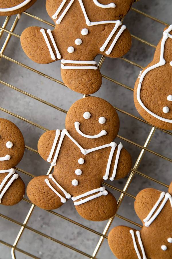 Classic gingerbread men cookies cooling on a wire rack, warm spices, festive charm