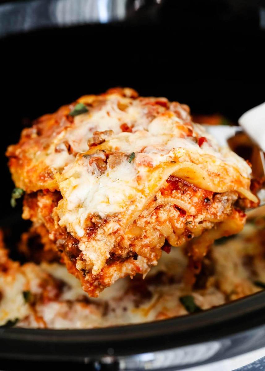 Slow‑cooked lasagna layers, tender pasta, and melted cheese emerge from a crockpot.
