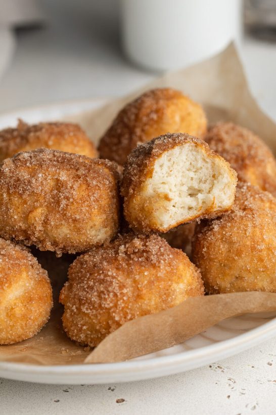 Golden-brown cinnamon sugar pretzel bites dusted with sweet spice, served with creamy vanilla dip